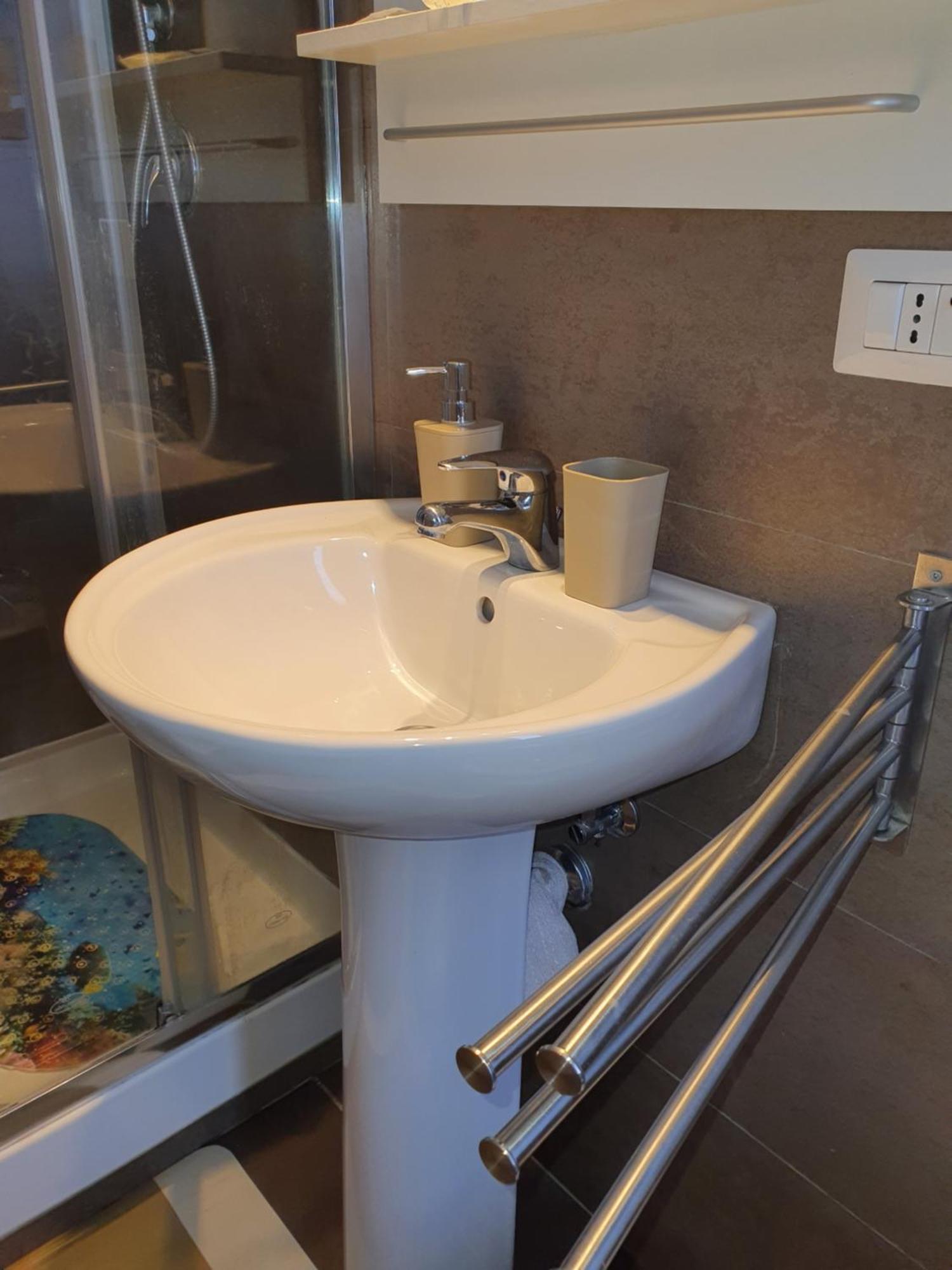 4Rooms Guest House Free Wi-Fi 萨莱诺 外观 照片
