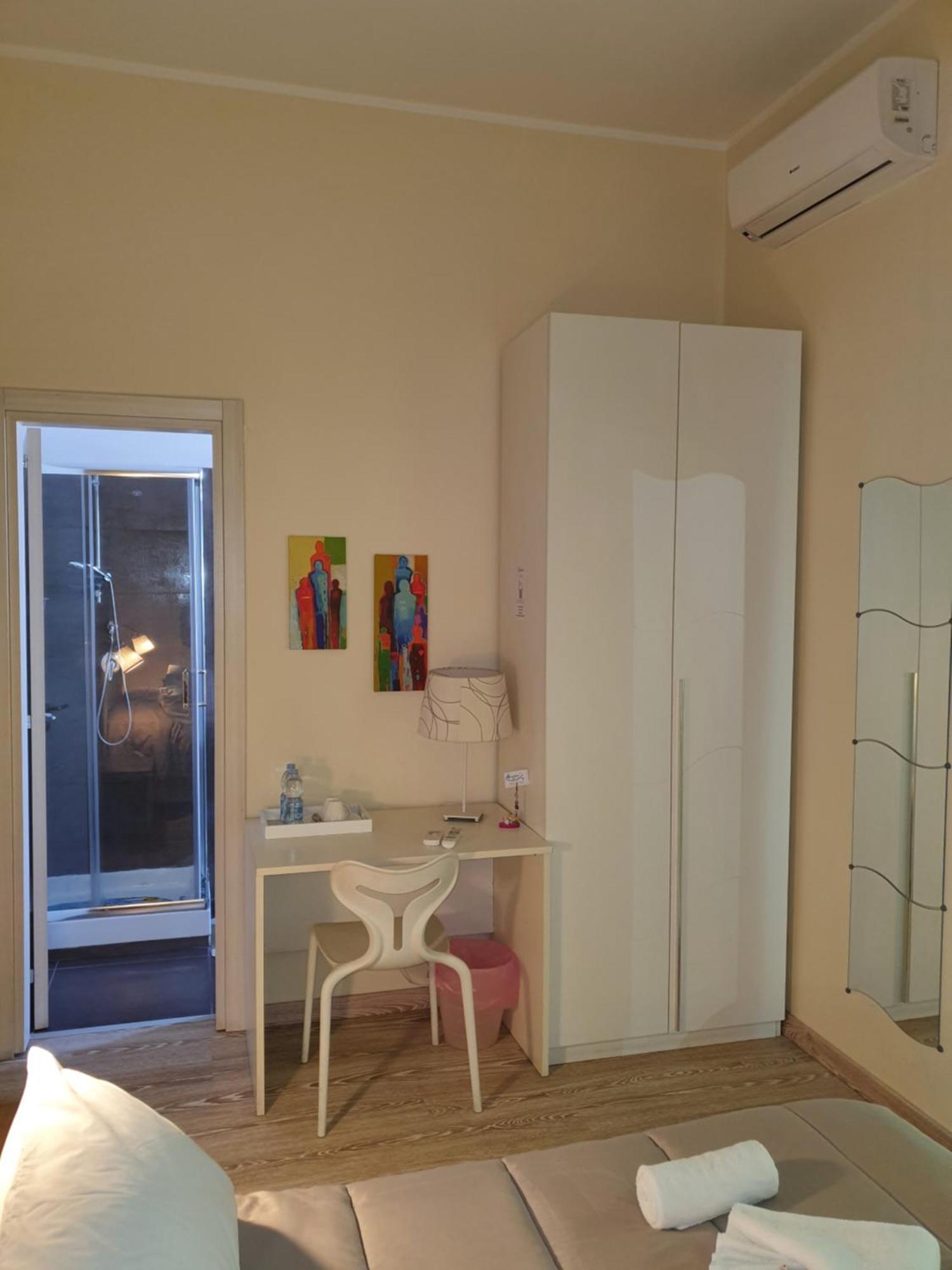 4Rooms Guest House Free Wi-Fi 萨莱诺 外观 照片