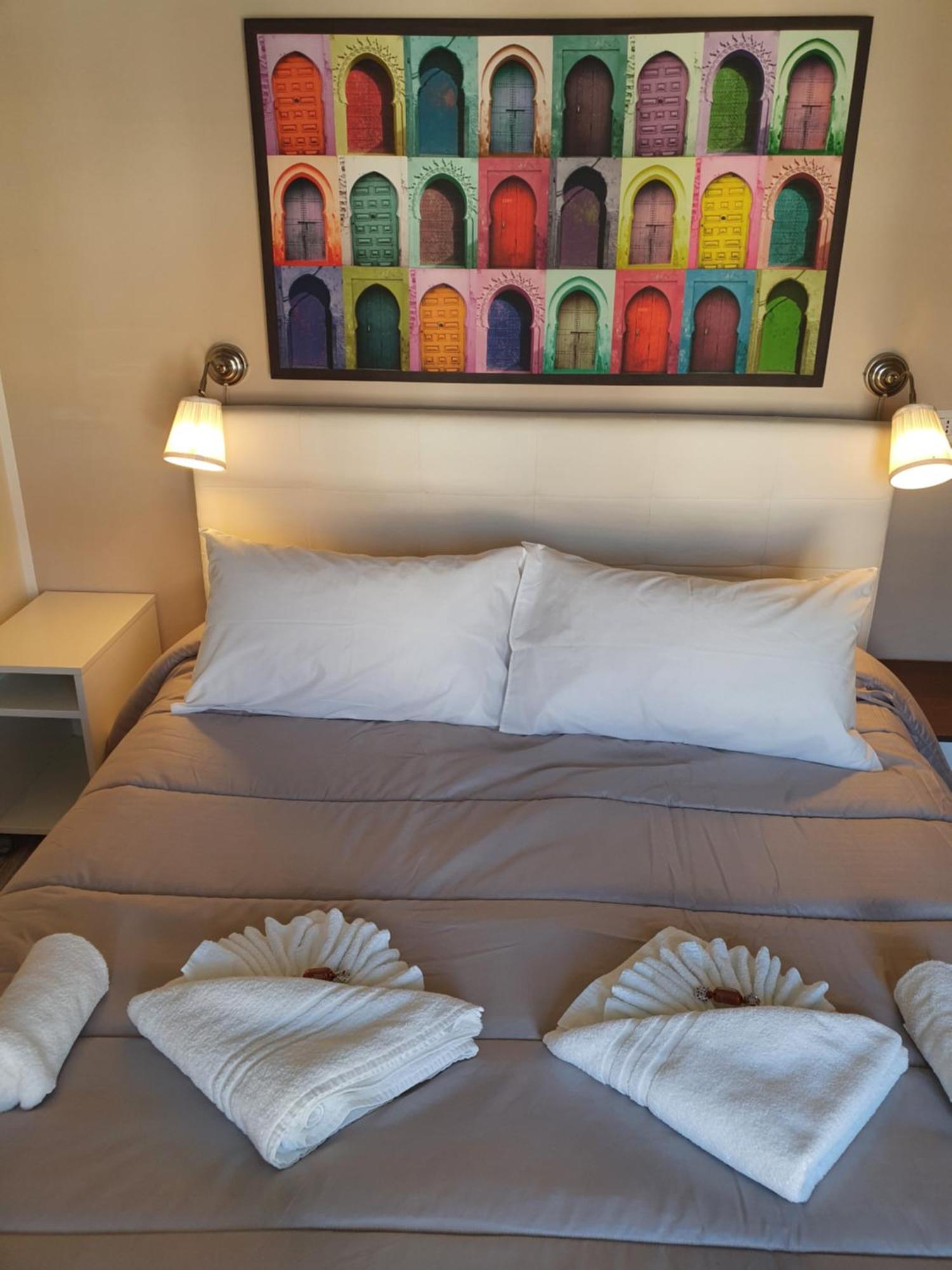 4Rooms Guest House Free Wi-Fi 萨莱诺 外观 照片