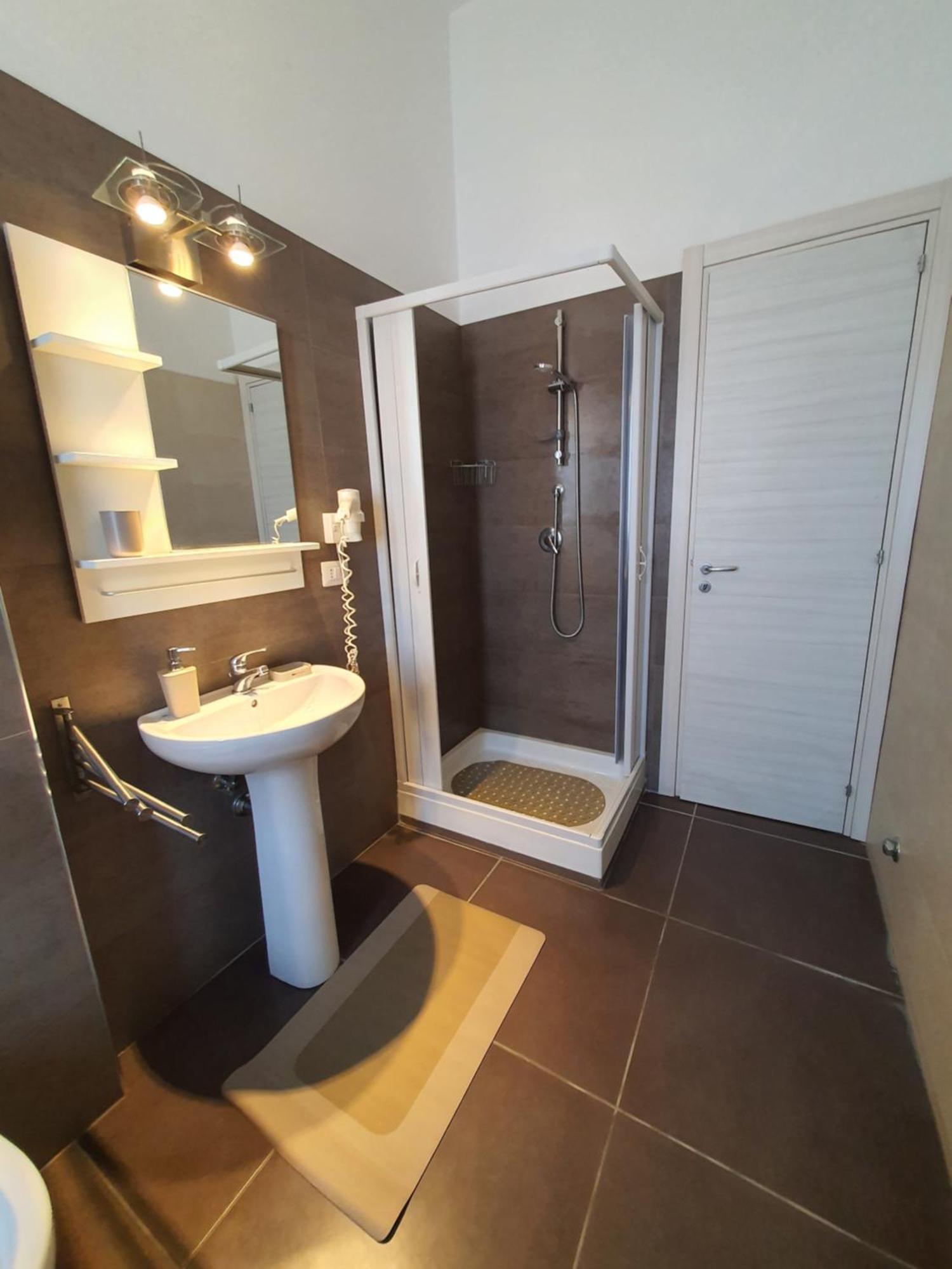 4Rooms Guest House Free Wi-Fi 萨莱诺 外观 照片