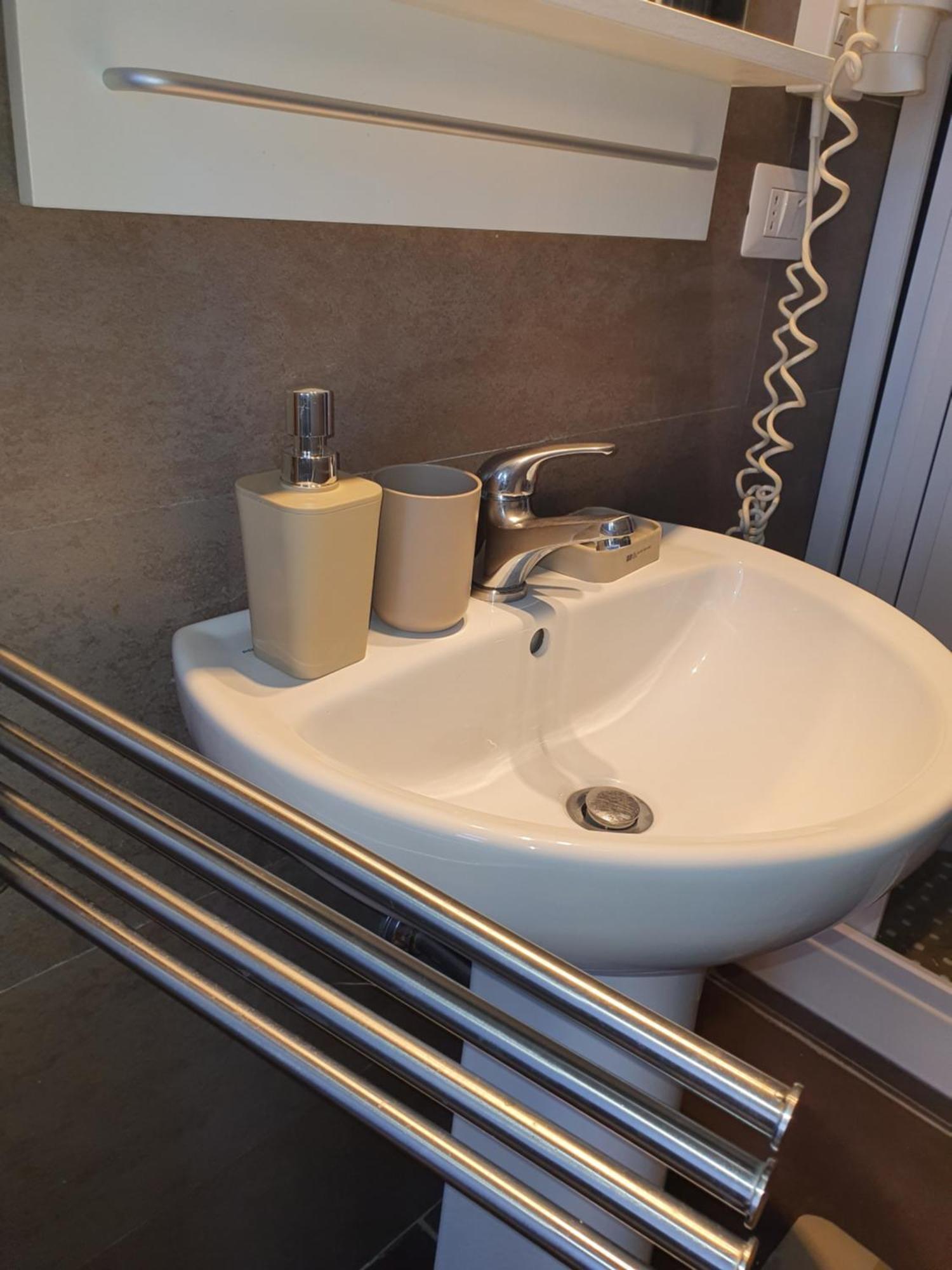 4Rooms Guest House Free Wi-Fi 萨莱诺 外观 照片