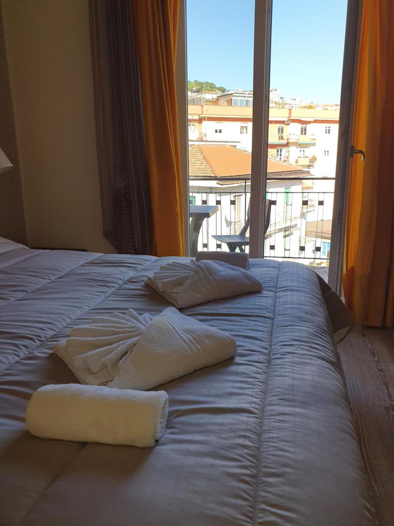 4Rooms Guest House Free Wi-Fi 萨莱诺 外观 照片