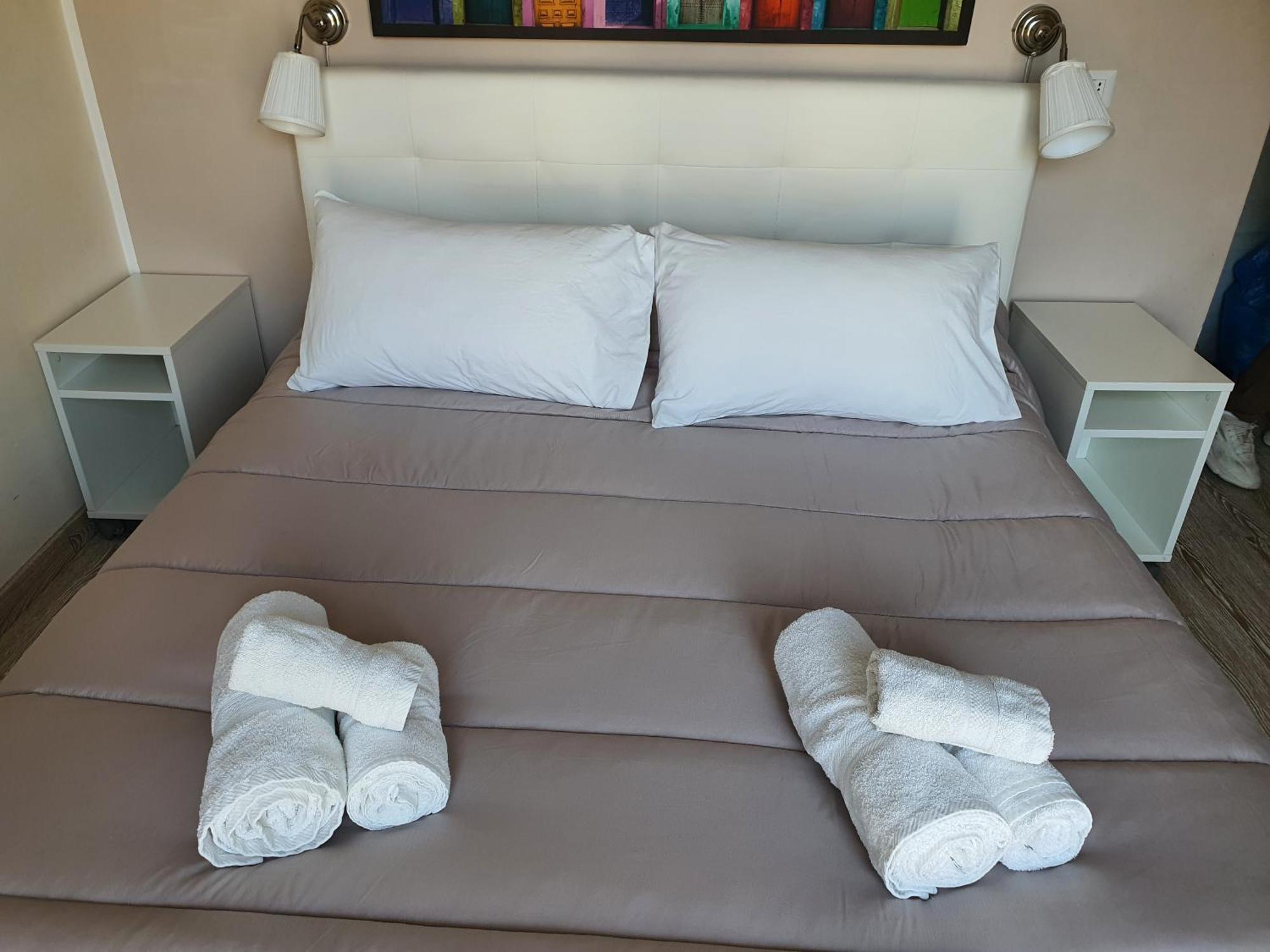 4Rooms Guest House Free Wi-Fi 萨莱诺 外观 照片