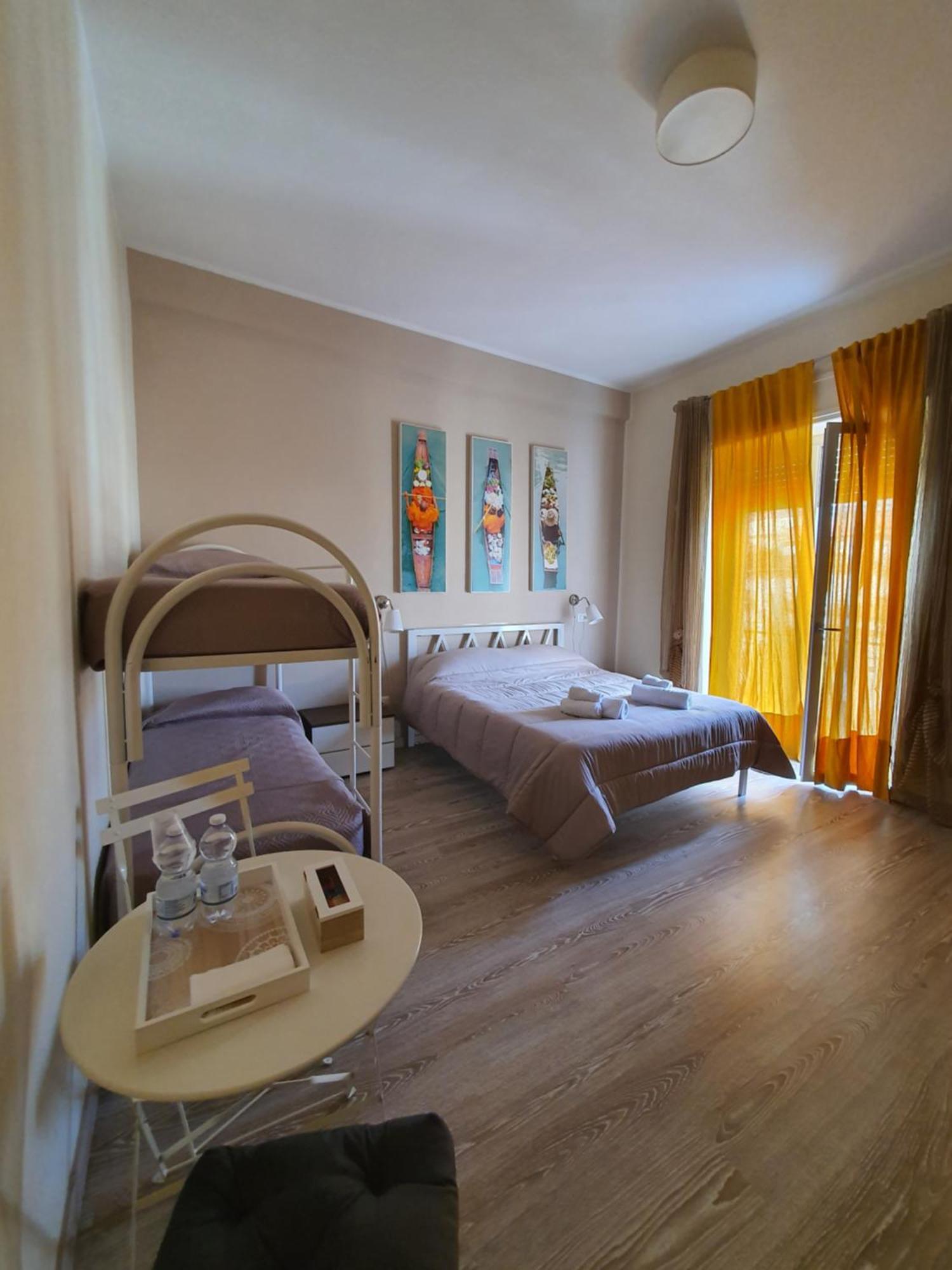4Rooms Guest House Free Wi-Fi 萨莱诺 外观 照片